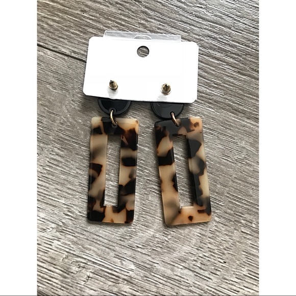 Tortoise shell earrings - Picture 3 of 3